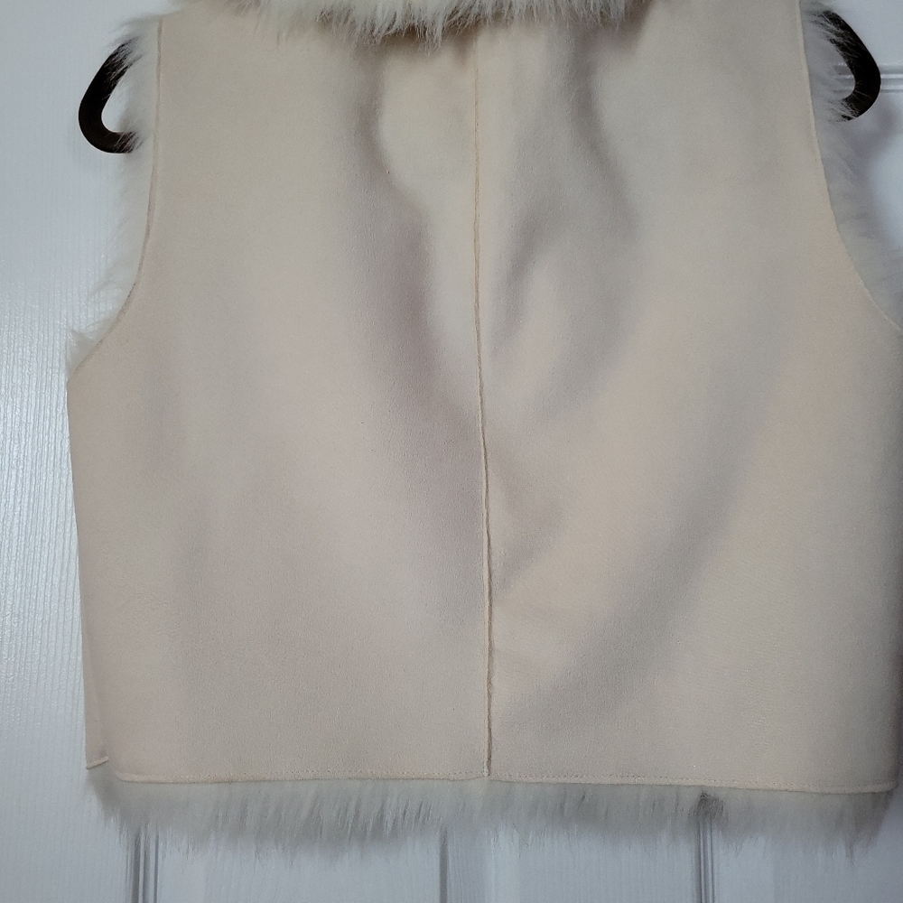 Vest - Picture 2 of 4